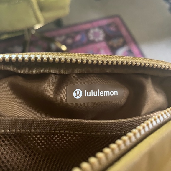 Lululemon Everywhere Bag-O/S GOLD - Picture 7 of 7